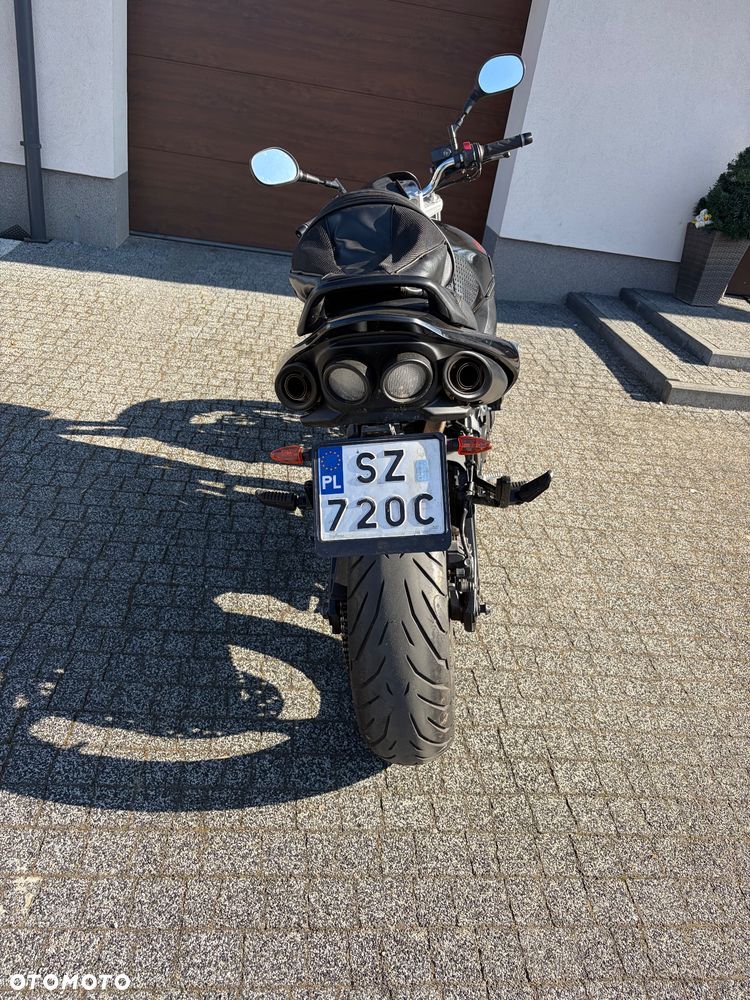 Suzuki GSR - 6