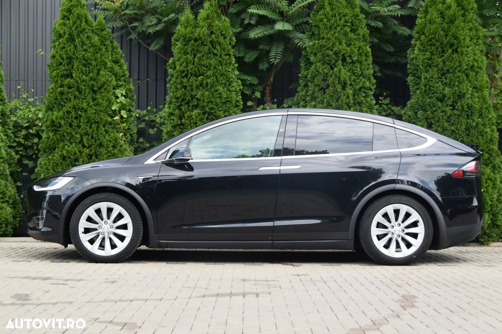 Tesla Model X - 13
