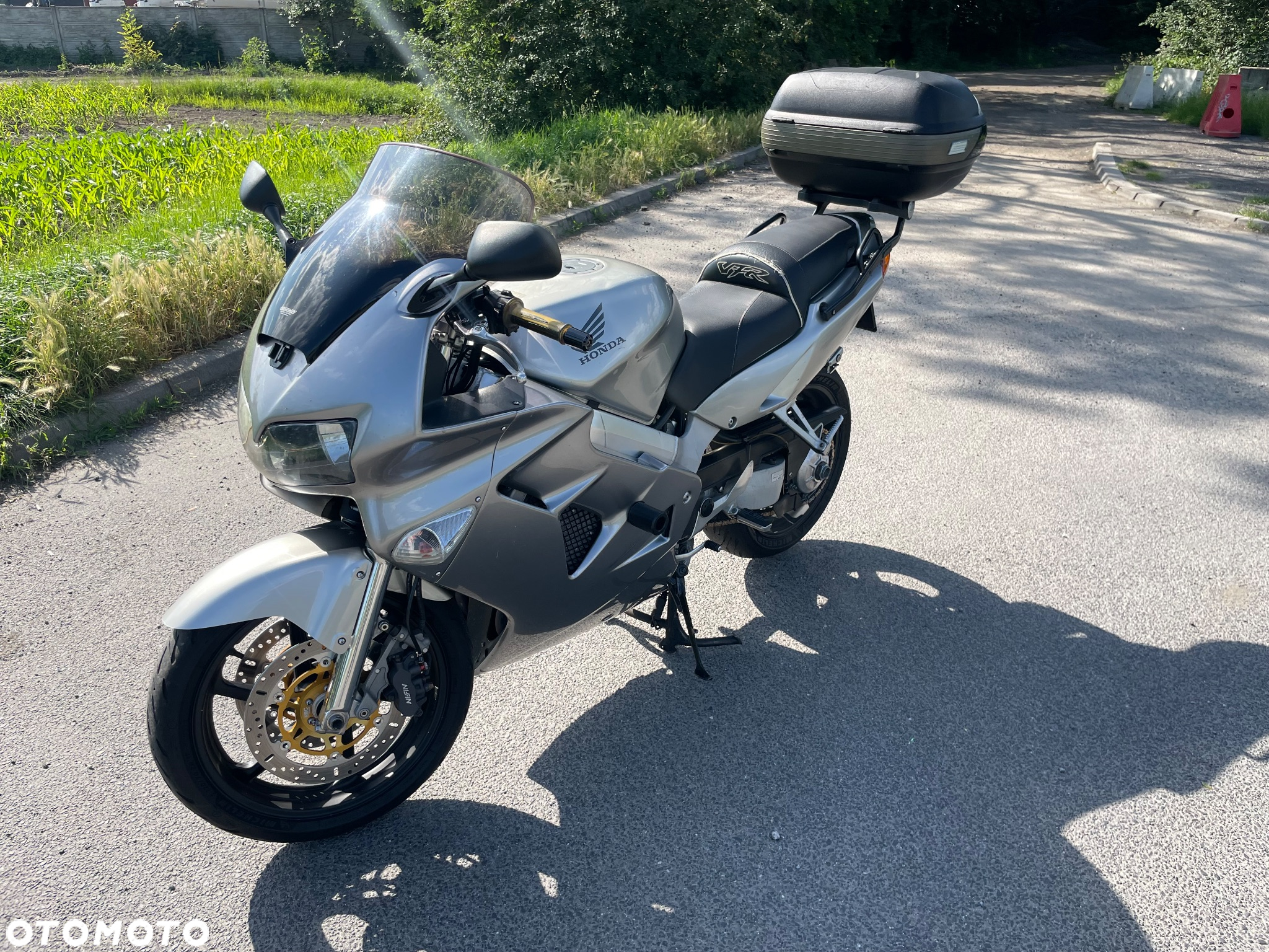 Honda VFR - 2