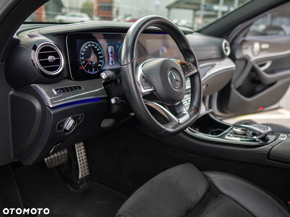 Mercedes-Benz Klasa E 220 d 4-Matic 9G-TRONIC - 11