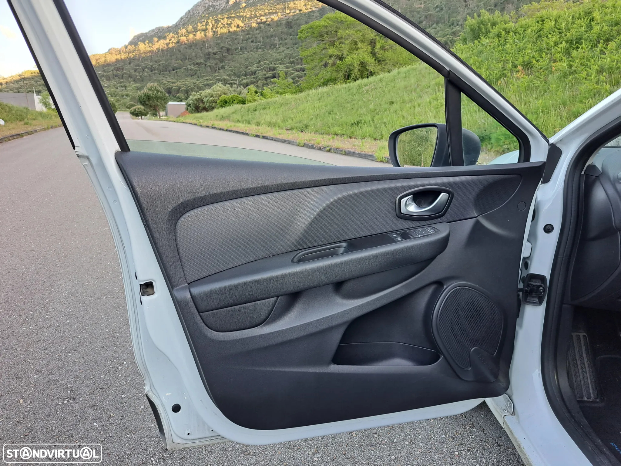 Renault CLIO - 11