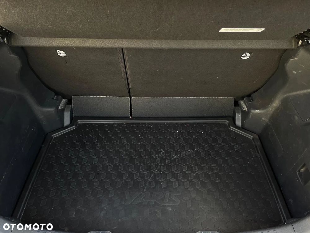 Toyota Yaris ver-hybrid-1-5-executive - 26