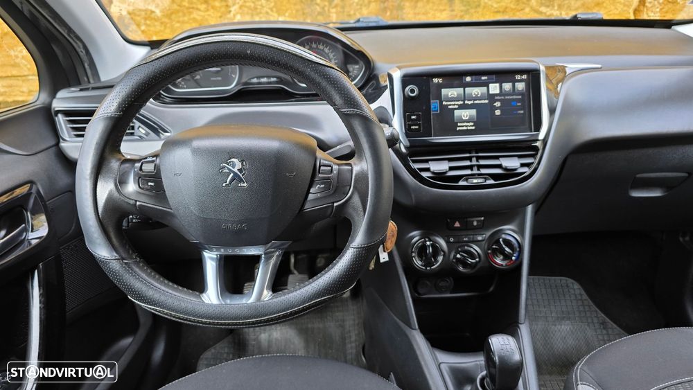 Peugeot 208 1.2 PureTech Style - 12