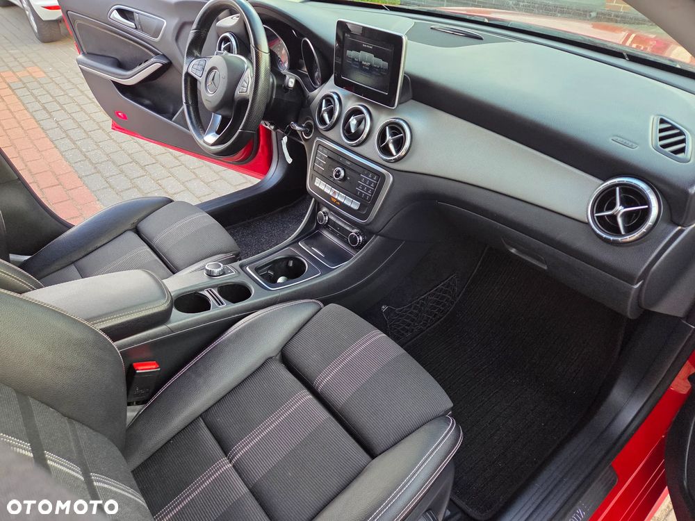 Mercedes-Benz CLA - 12