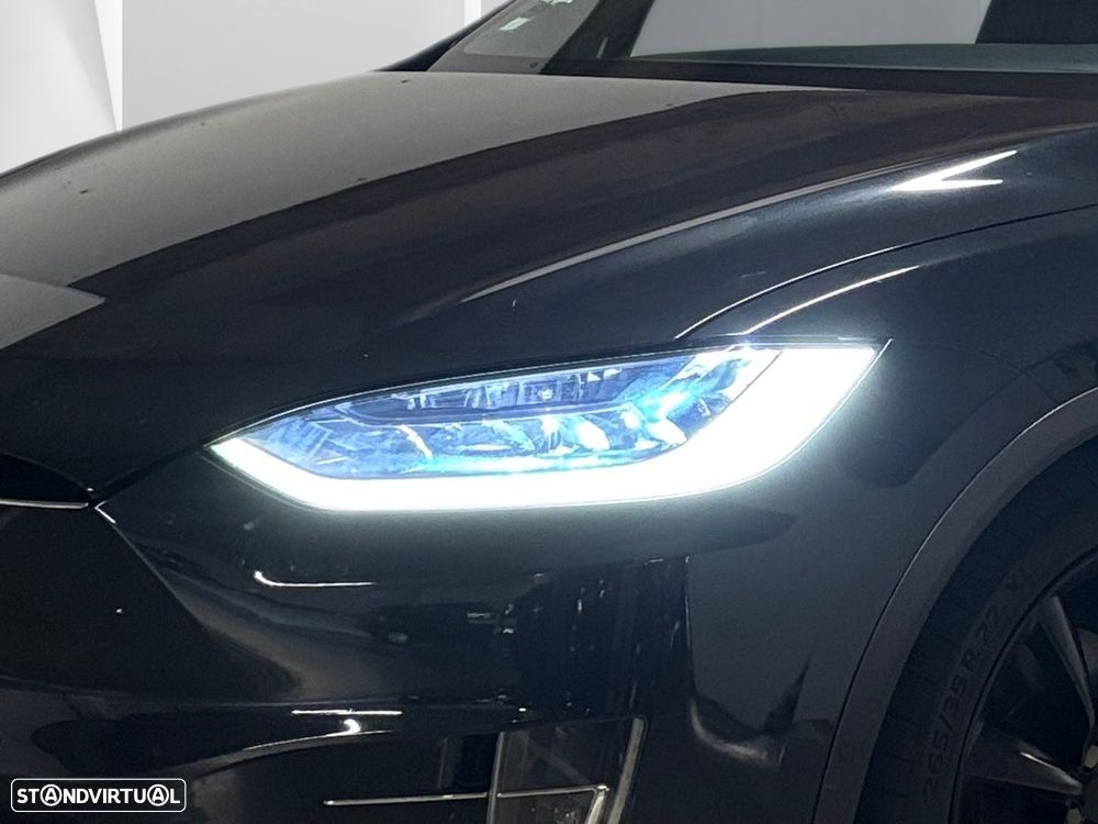 Tesla Model X 90D - 16