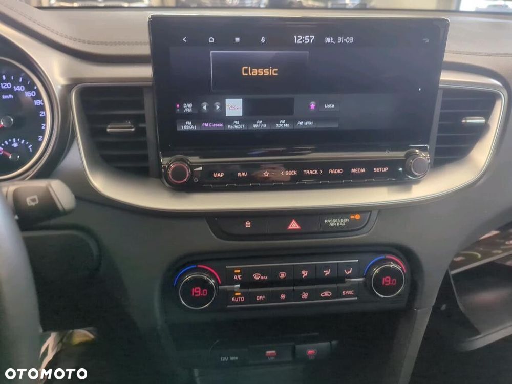 Kia Ceed - 10