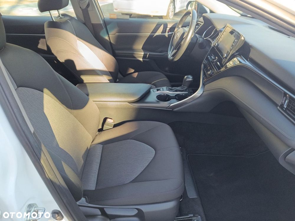 Toyota Camry 2.5 Hybrid Comfort CVT - 12