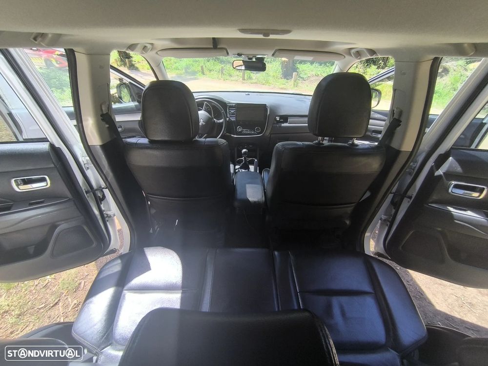 Mitsubishi Outlander 2.2 DI-D Instyle Navi - 10