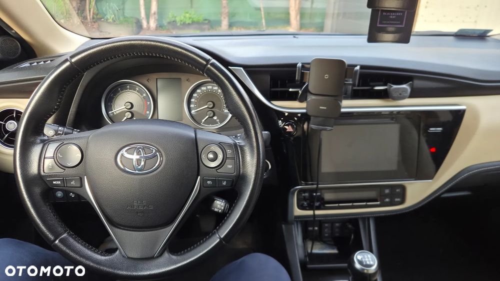Toyota Corolla - 22