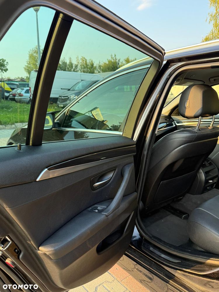 BMW Seria 5 520d xDrive - 15