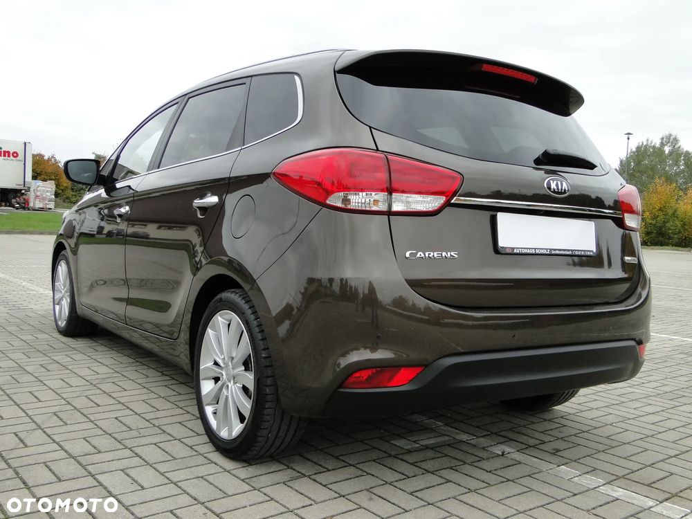 Kia Carens - 15