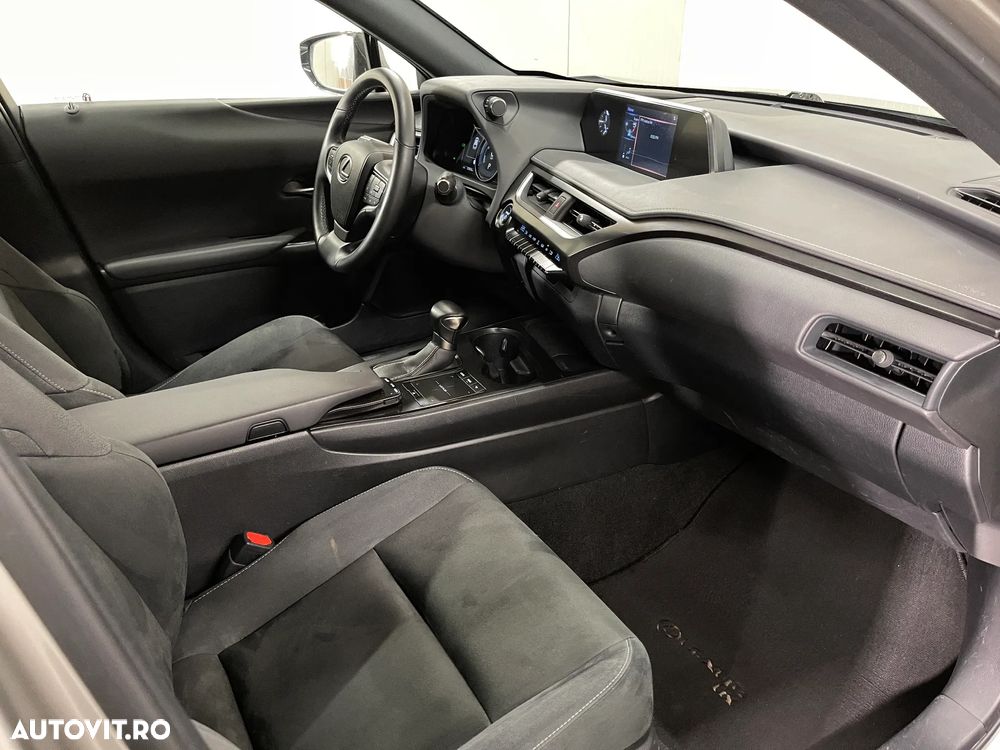 Lexus UX 250h Business Edition - 10