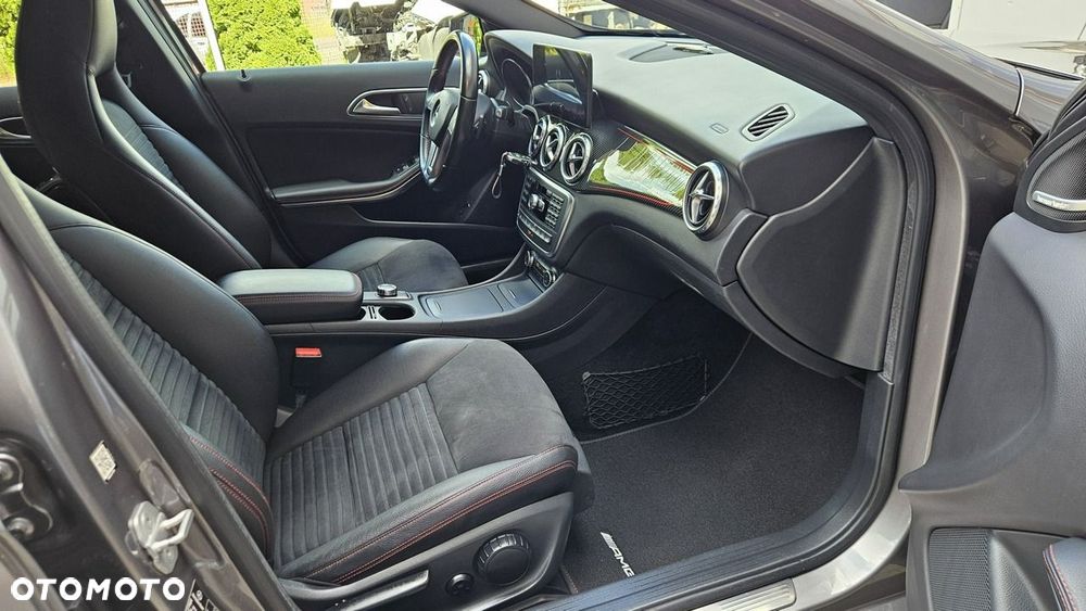Mercedes-Benz GLA 250 4-Matic AMG Line - 16