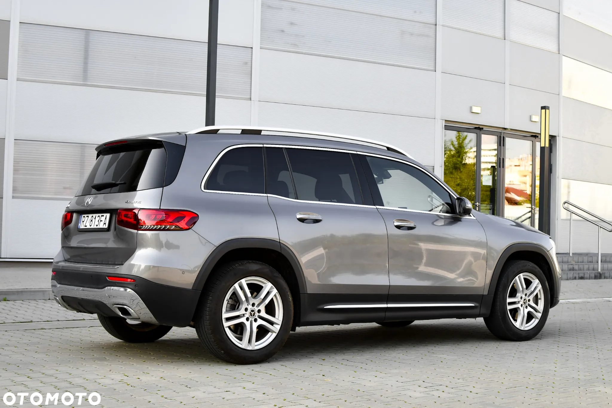 Mercedes-Benz GLB 250 4-Matic 8G-DCT - 3