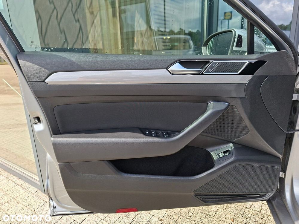 Volkswagen Passat - 10