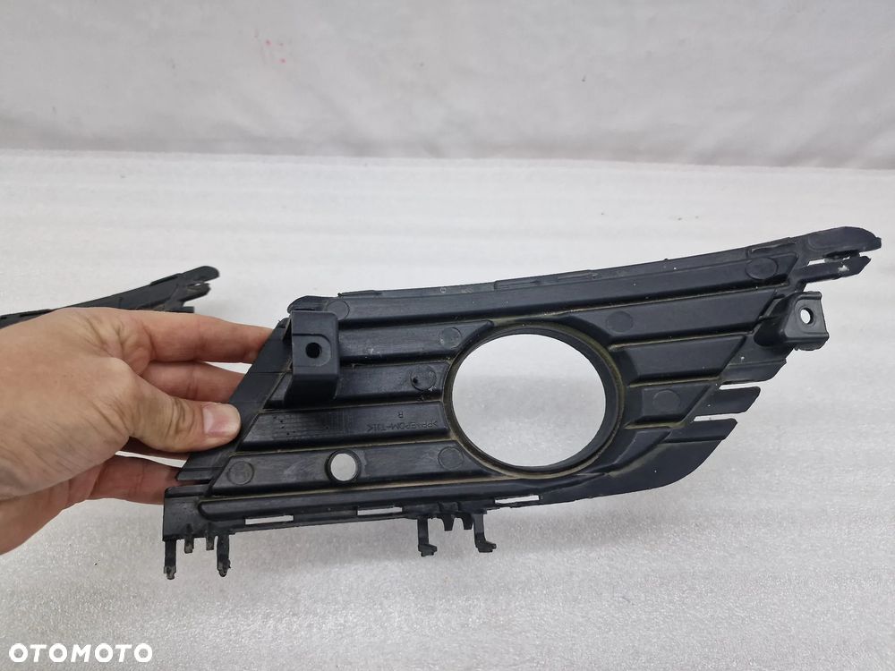 OPEL CORSA C LIFT 03-06 PRAWA KRATKA BOCZNA ZDERZAKA PRZEDNIEGO PRZÓD NA HALOGEN , NR 13120838 , NR AUKCJI B/64 - 8