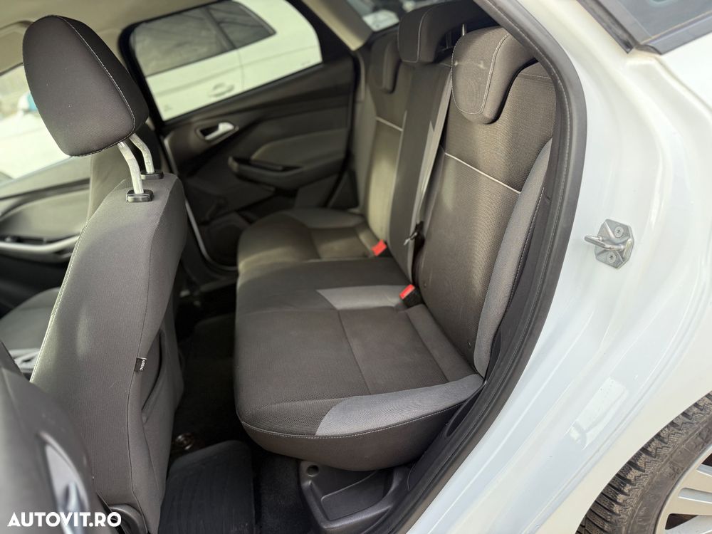 Ford Focus Turnier 1.6 TDCi ECOnetic 88g Start-Stopp-Sy Titanium - 16