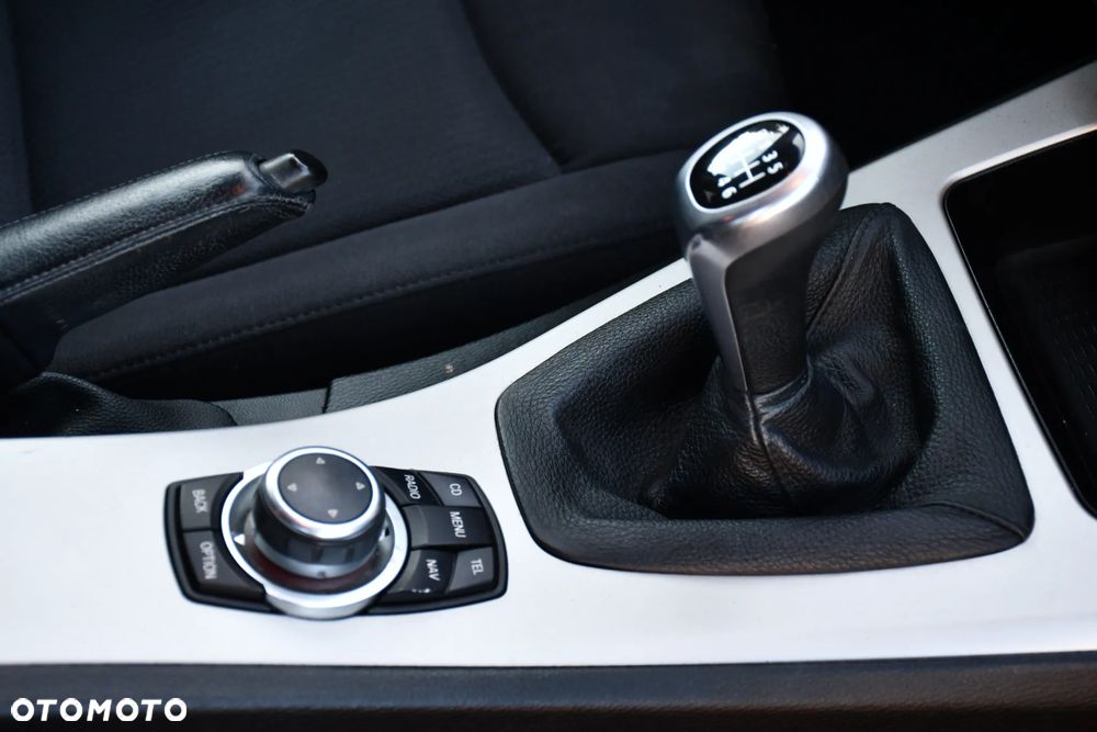 BMW Seria 3 318d - 27