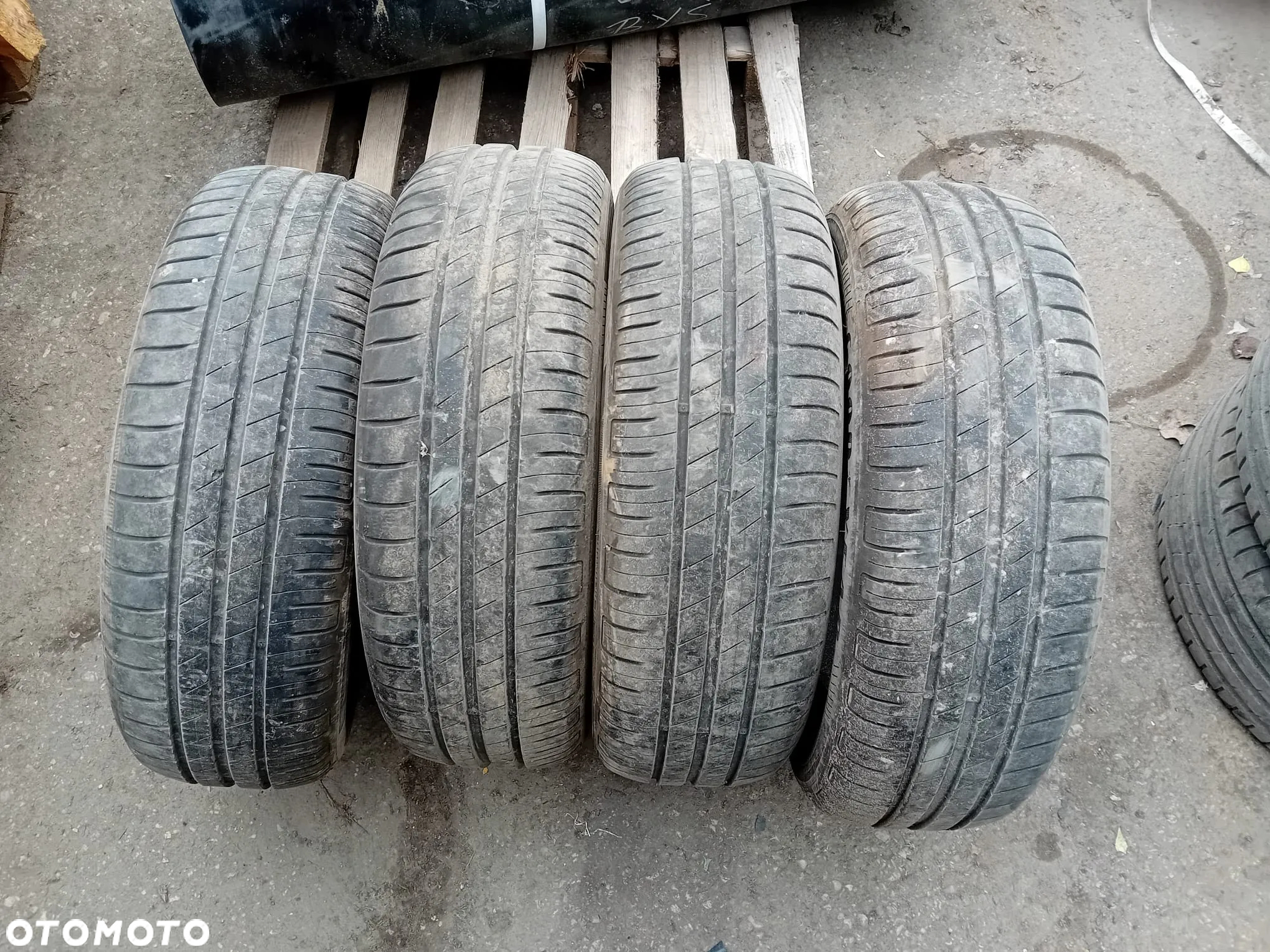 Opona Goodyear Efficentgrip 185/65R15 używana zima - 3
