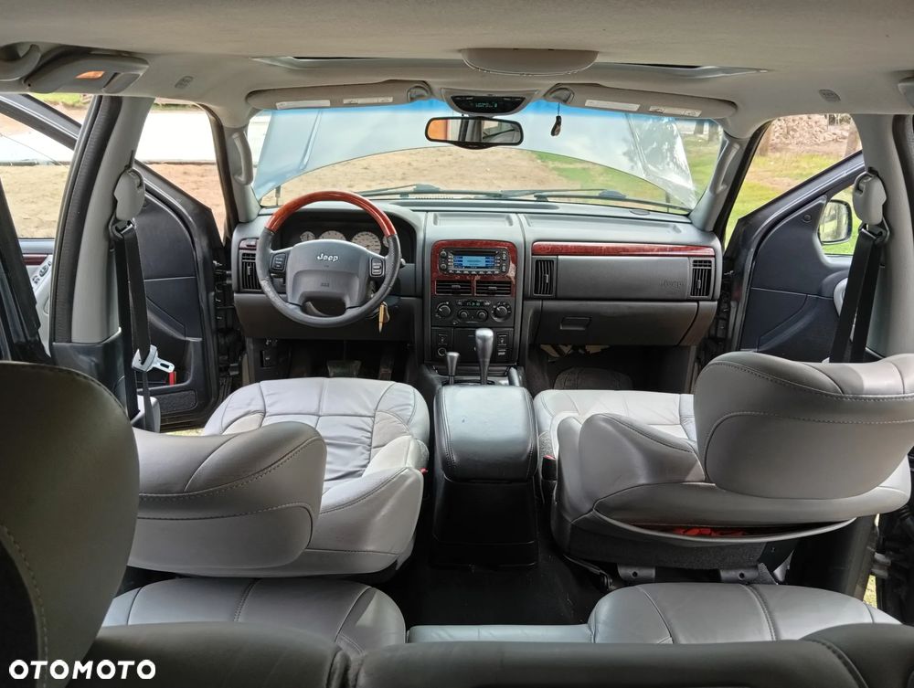 Jeep Grand Cherokee - 24