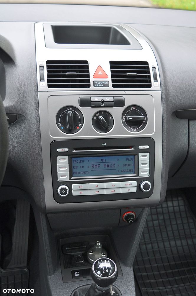 Volkswagen Touran 1.6 Conceptline - 20