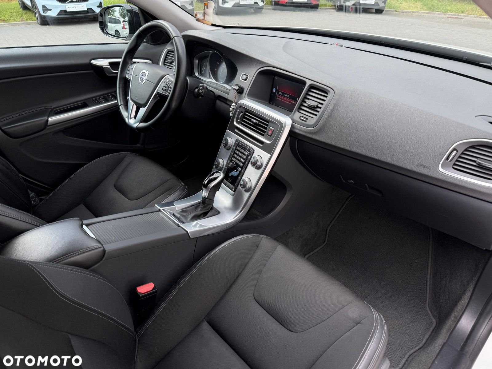 Volvo V60 Cross Country - 11