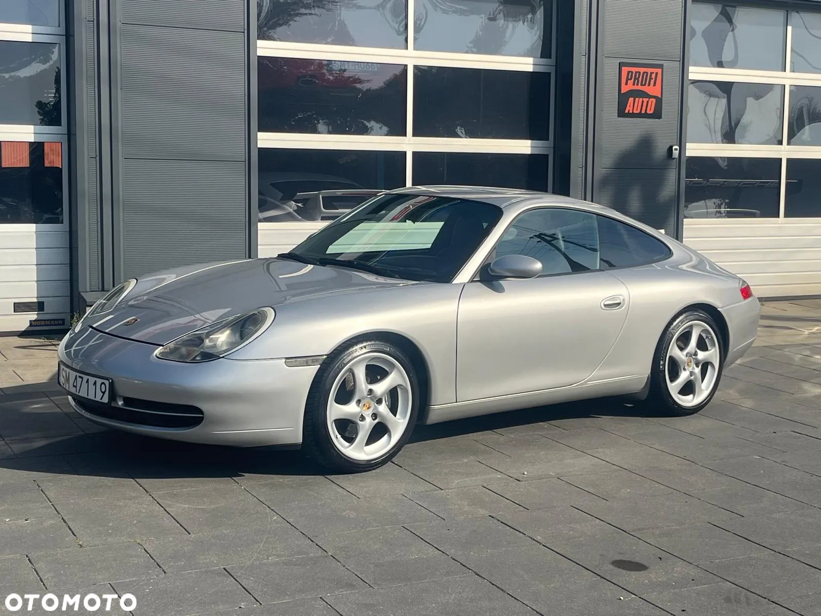 Porsche 911 Carrera - 2