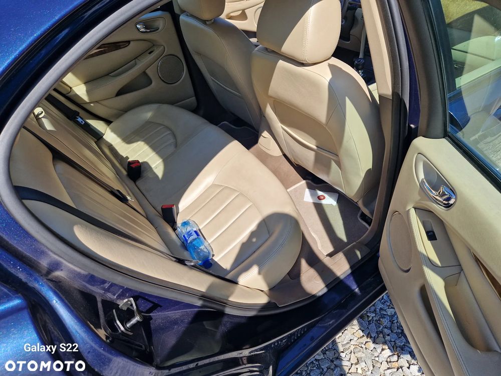 Jaguar X-Type 2.0 - 17