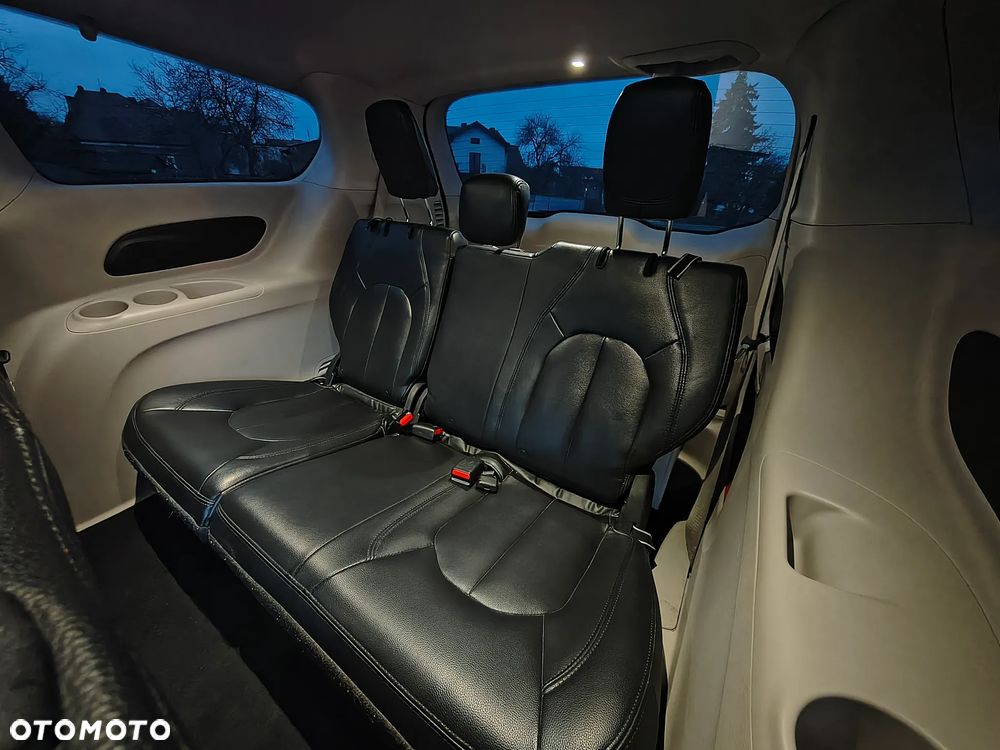 Chrysler Pacifica - 23