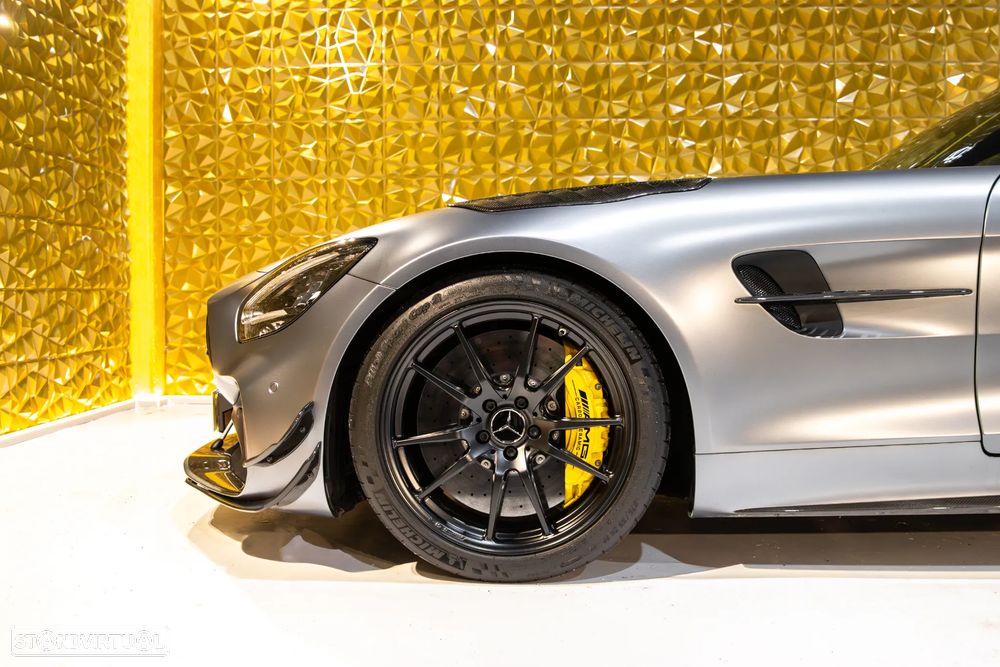 Mercedes-Benz AMG GT R - 22