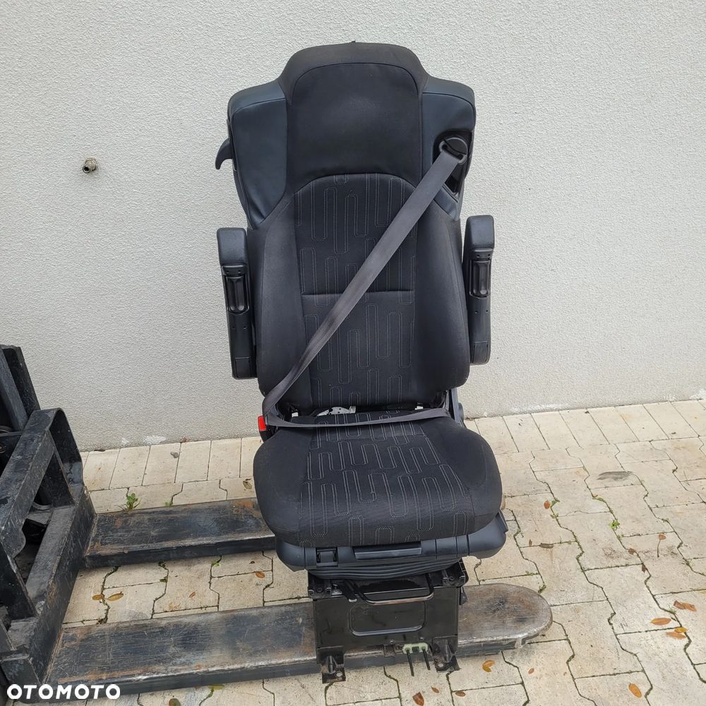 FOTEL KIEROWCY MERCEDES ACTROS MP4 - 1