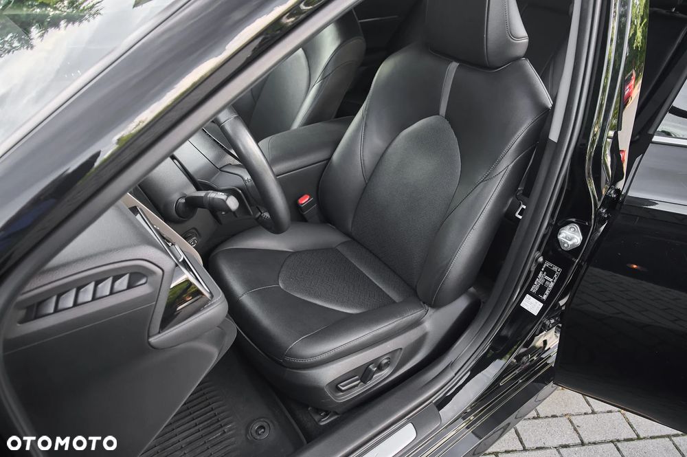 Toyota Camry 2.5 Hybrid Executive CVT - 23