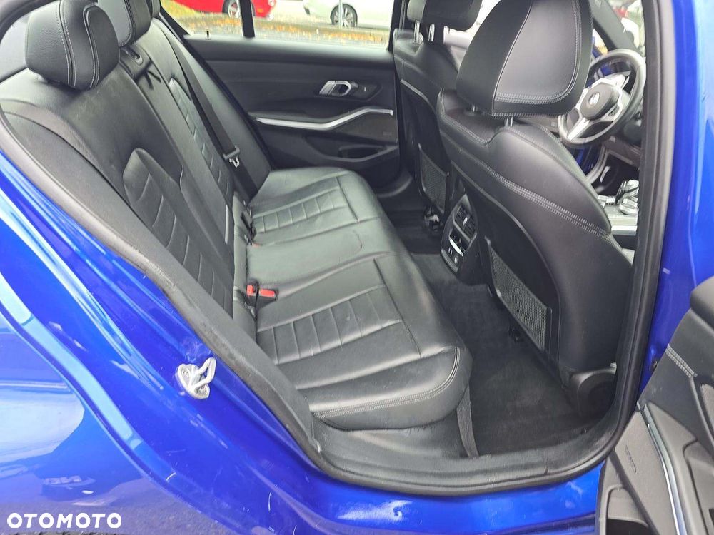BMW Seria 3 330i xDrive M Sport - 8