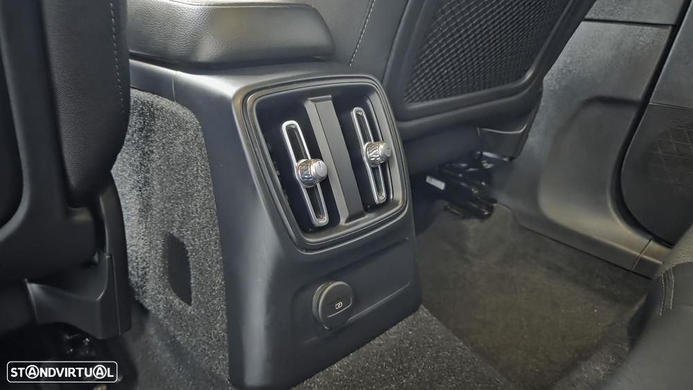 Volvo XC 40 1.5 T4 PHEV Plus Dark - 12