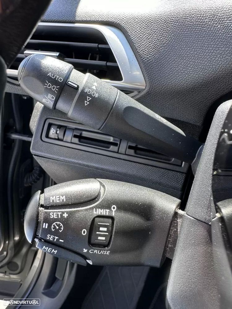 Peugeot 5008 1.2 PureTech Allure Pack - 41