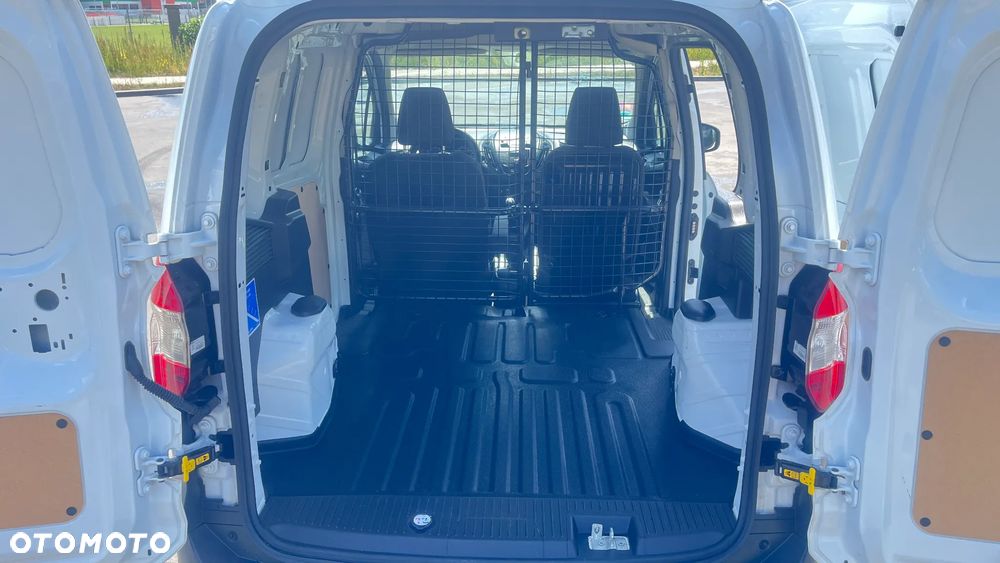 Ford Transit Courier - 15