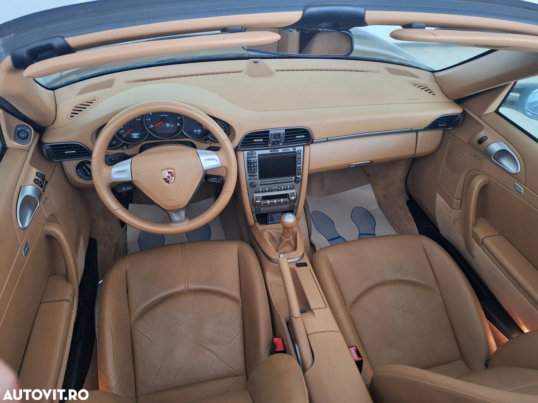 Porsche 911 Carrera 4 Cabrio - 3