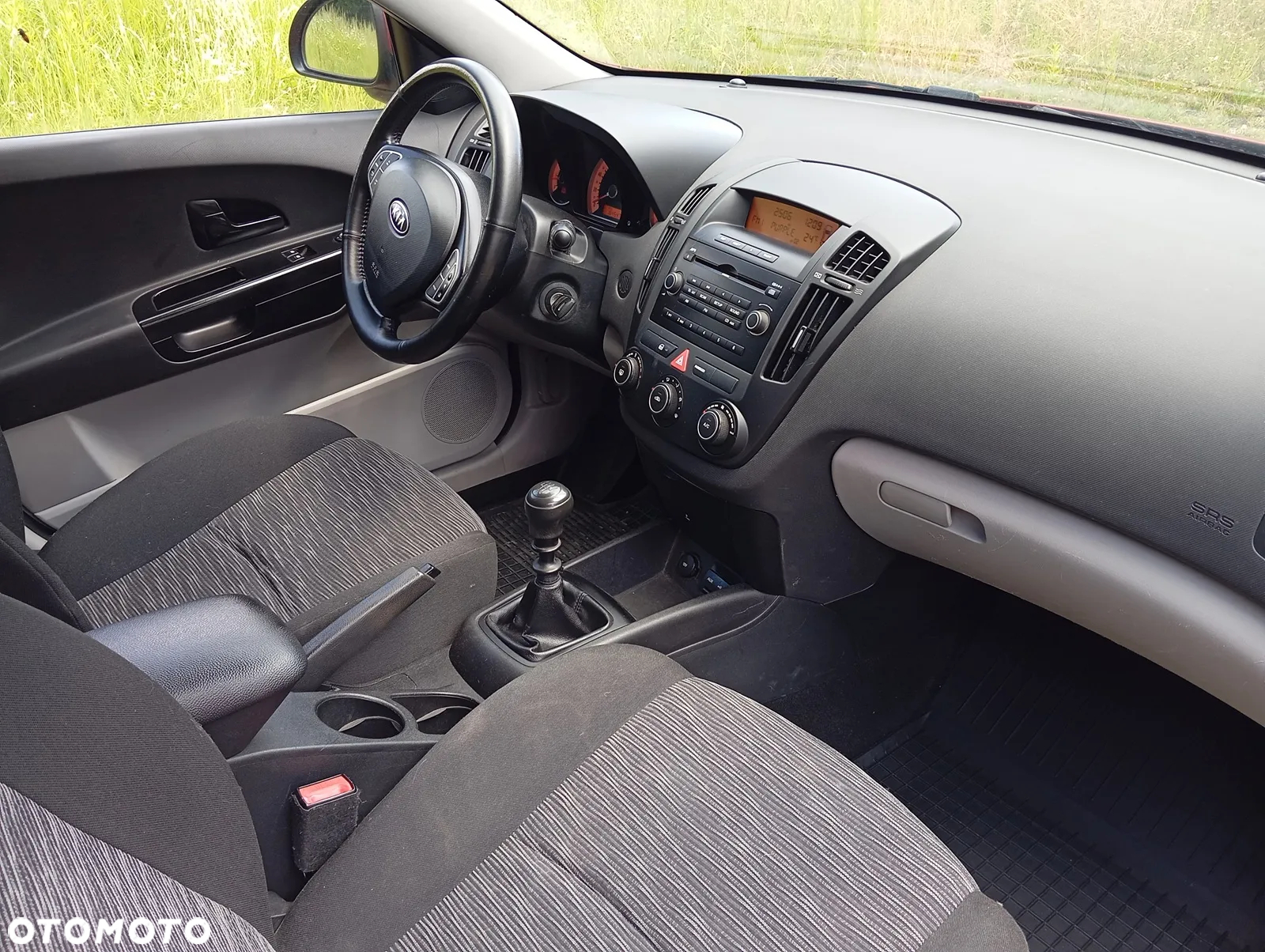 Kia Ceed Cee'd 1.4 L - 8