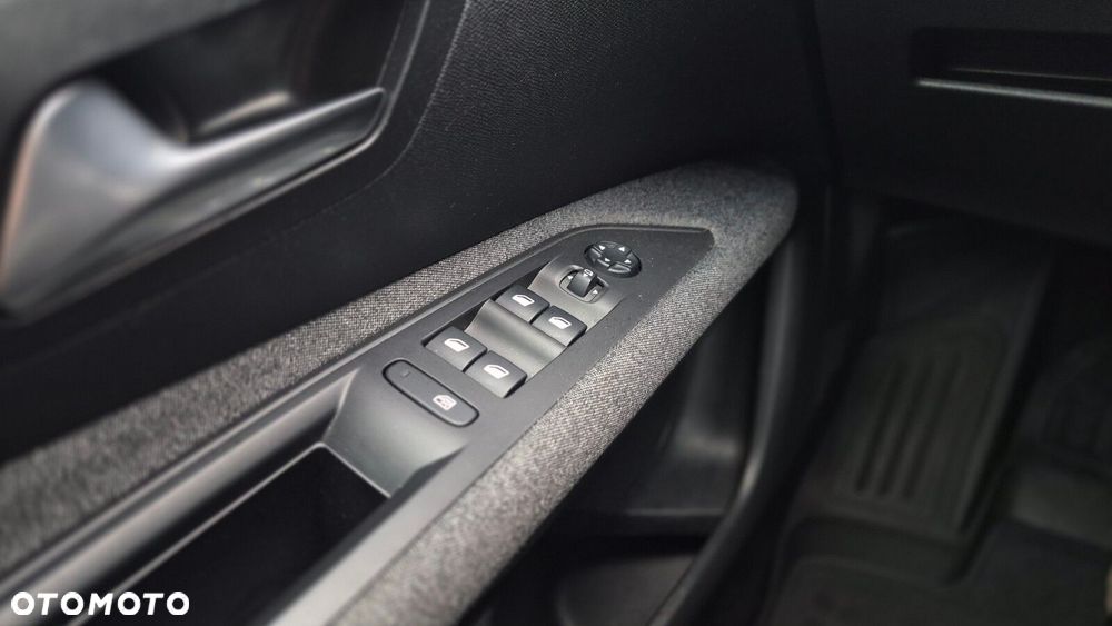 Peugeot 3008 1.2 PureTech Active Pack S&S EAT8 - 29