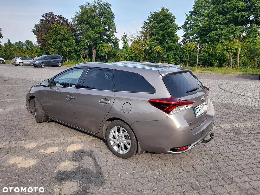 Toyota Auris 1.6 Premium Comfort - 5