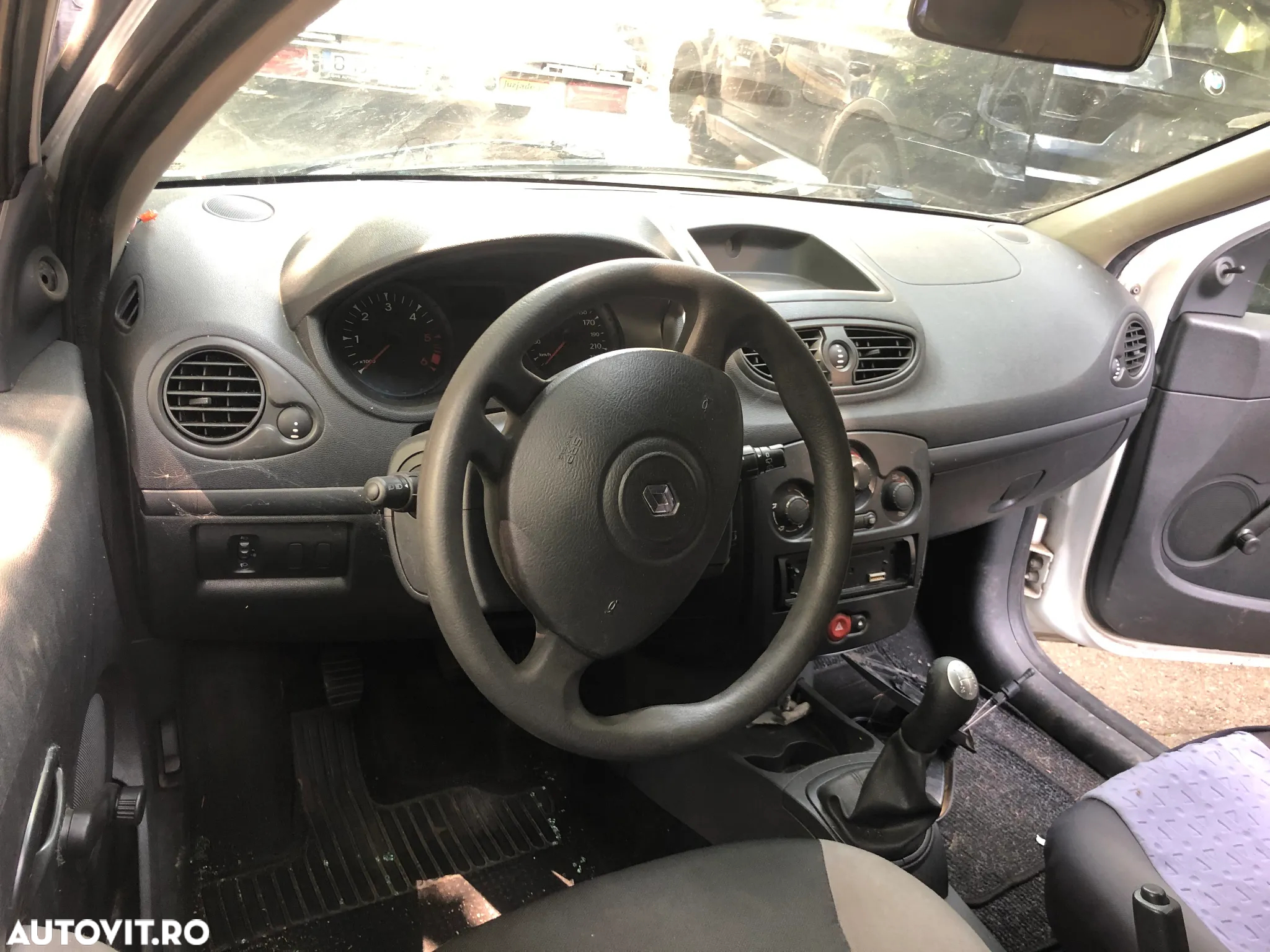 Dezmembrez Renault Clio 3 break facelift 2011 alb 1.5 dci Euro 5  K9K-67 - 10