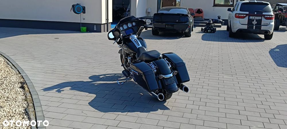 Harley-Davidson Touring Street Glide - 16