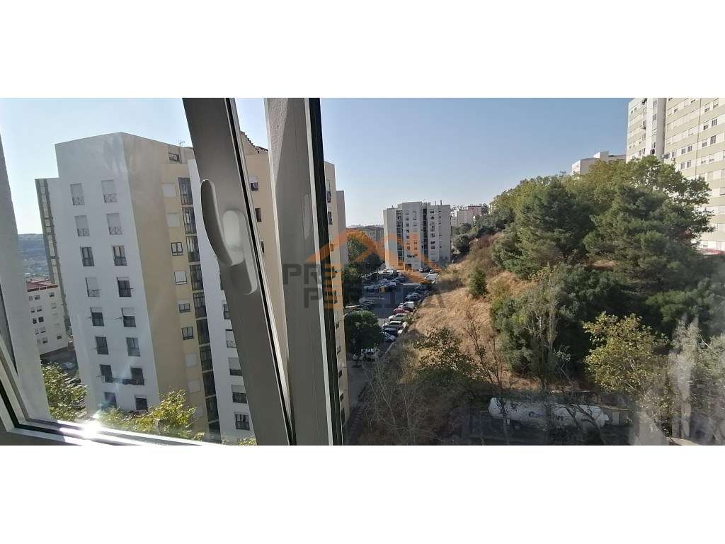 Apartamento T3 totalmente remodelado - Santo António dos Cavaleiros... - Grande imagem: 2/24