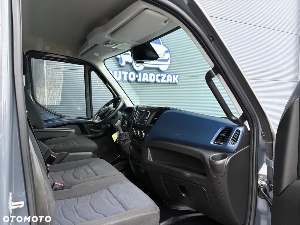 Iveco Daily 35C18 3.0 HPI Hi-Matic Kontener 8 palet + winda 750kg + drzwi boczne **LED**Niski przebieg**Climatronic**Sprowadzony**2021R** - 9