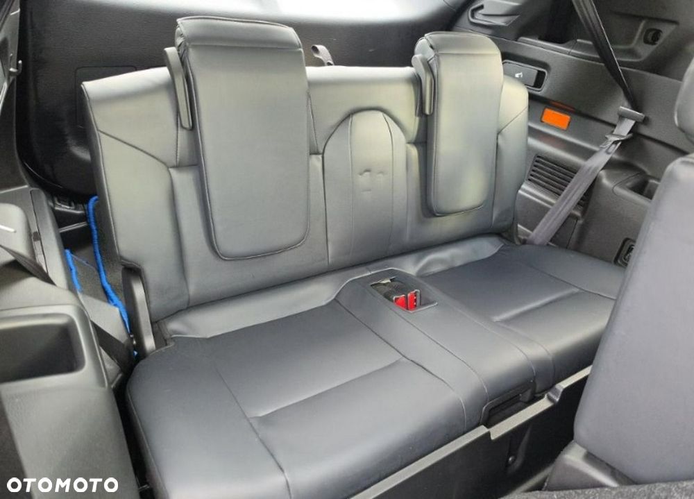 Mitsubishi Outlander - 11