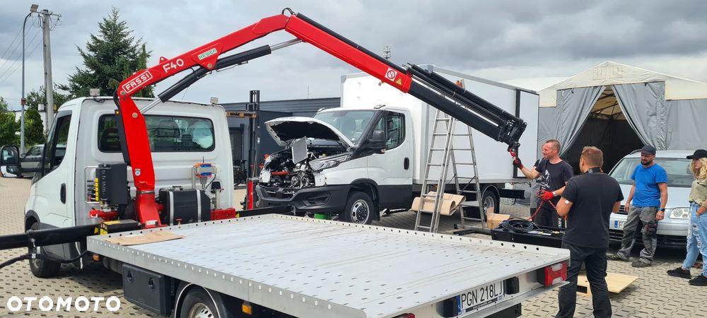 Iveco 35S16 montaż szkła, okien, płyt kamienia. HDS 2020 - 31