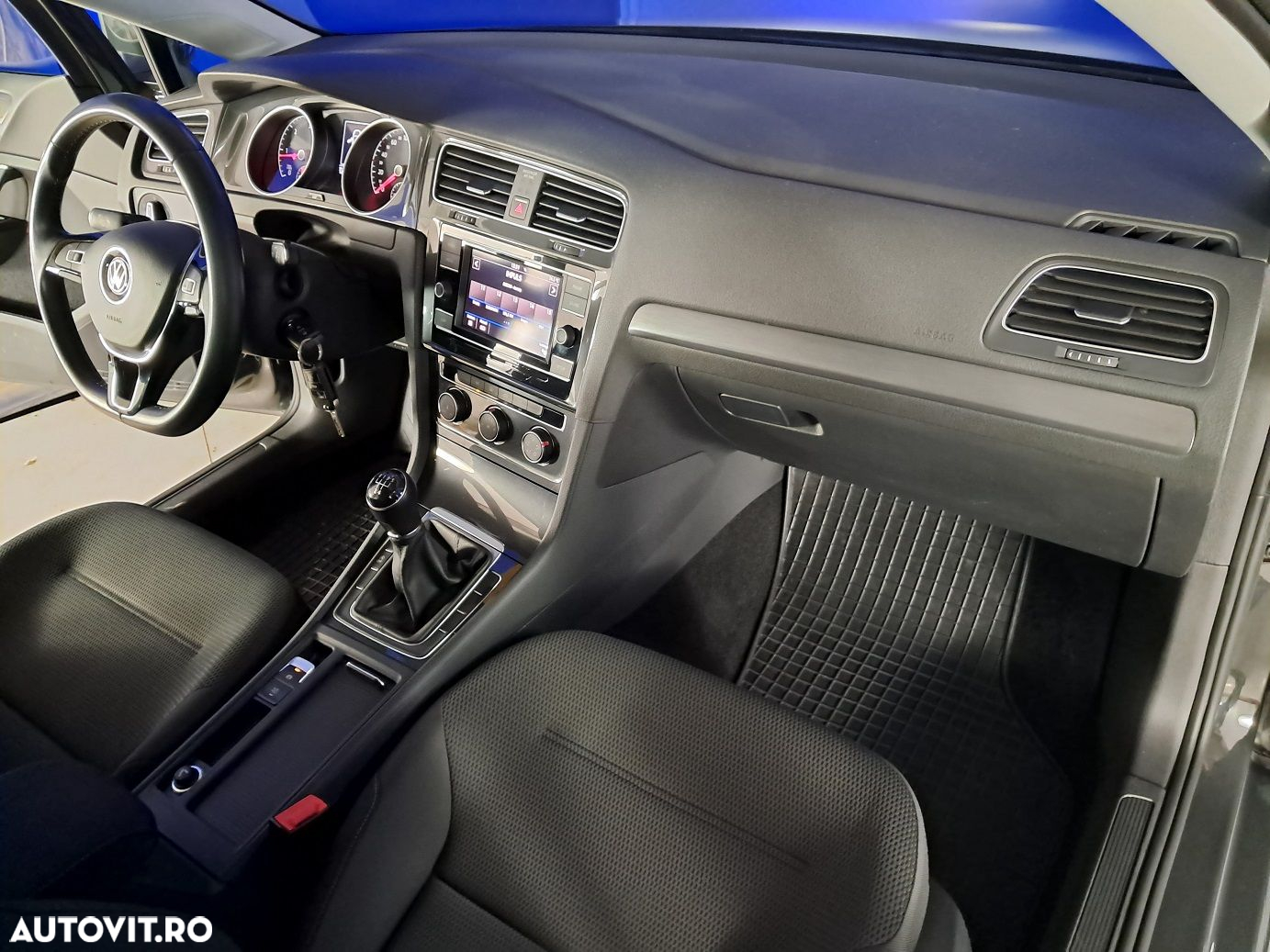 Volkswagen Golf - 17