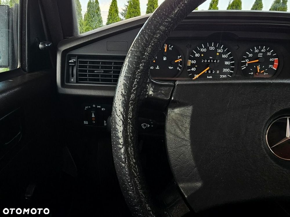 Mercedes-Benz W201 (190) - 16