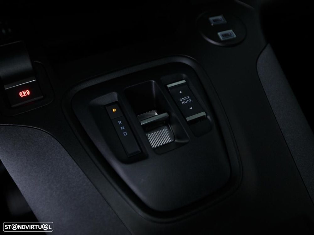 Peugeot e-Rifter 50 kWh Long Allure - 17