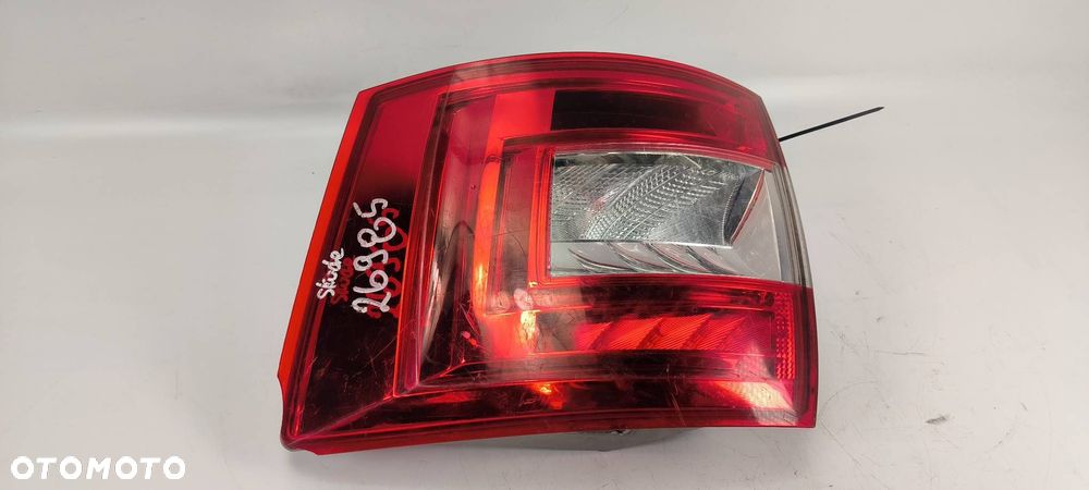 LAMPA PRAWA TYŁ SKODA OCTAVIA III 5E9945096A - 1
